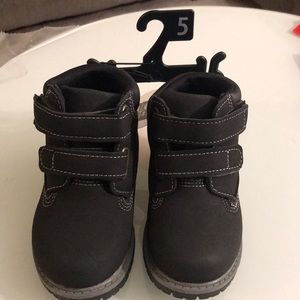 WN Boys Black Non-Marking Boots  Toddler Size 5  NWT